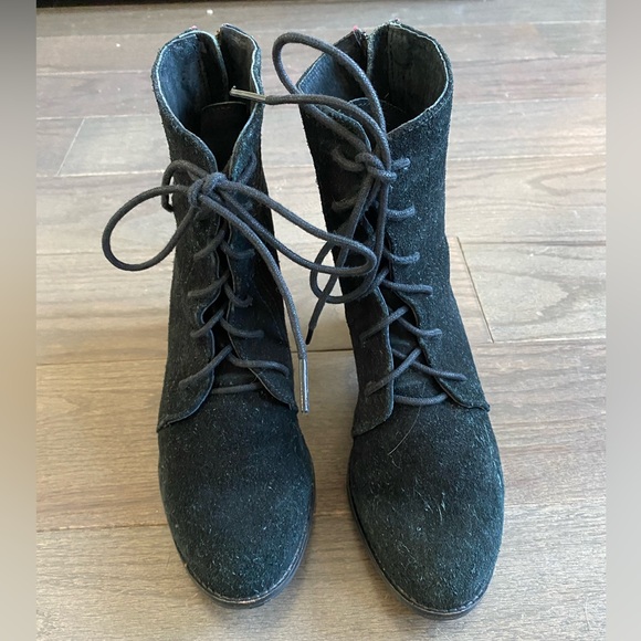 Black suede boots - Picture 1 of 5